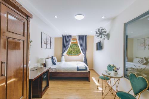 ?� L?t Cam Ly Hotel