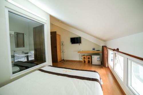 Hotel Kh�ch S?n Quang Minh ?� L?t