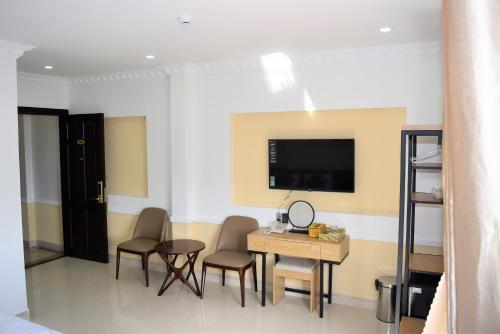 Hotel Kh�ch S?n D?ng Th?o