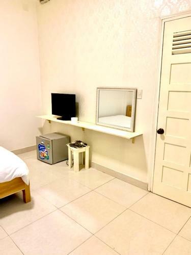 The Ritz Hotel - L� 29, Tr?n L�
