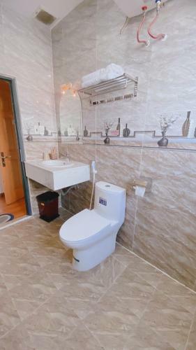 Hotel Kh�ch S?n Minh Qu�n