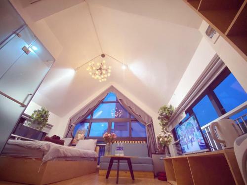 Mayhouse - May Sky View 51hh