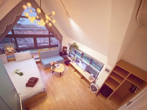 Mayhouse - May Sky View 51hh