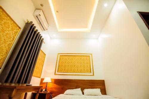 Hotel Kh�ch S?n Crowns Hm