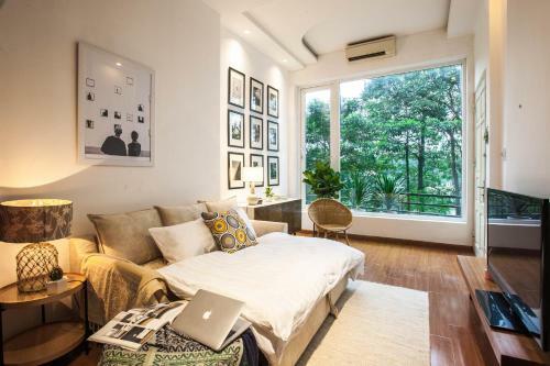 Luxury 2brs Apartment?lakeside?bigbalcony?fullfacilities?hottub