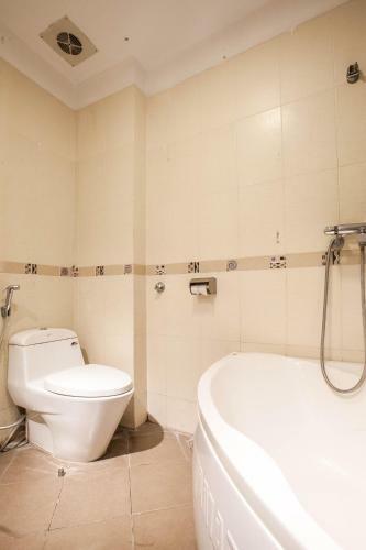 Luxury 2brs Apartment?lakeside?bigbalcony?fullfacilities?hottub