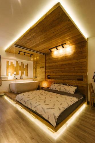 Apartamento Lotushomestayhanoi - Wood & White