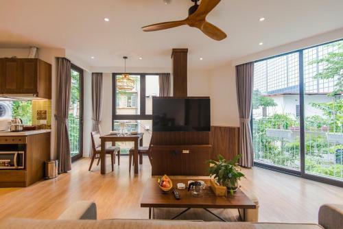 Lovely Apartment / Luxury / 81 Linh Lang