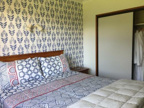 Ron And Tony's Bed & Breakfast