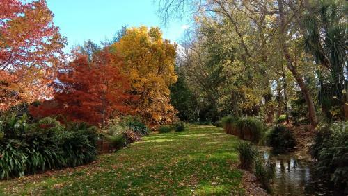 Rose & Stream Retreat