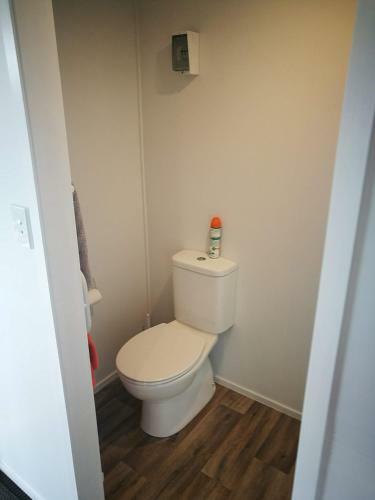 Apartamento Budget Cabin Accommodation - Bed Shower Toilet