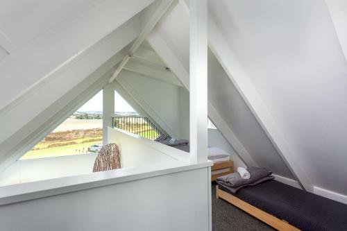 Sunset Sands - Light And Lofty, Seascape Views, Great For Families!