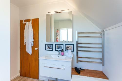 Sunset Sands - Light And Lofty, Seascape Views, Great For Families!