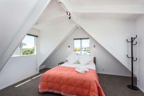 Sunset Sands - Light And Lofty, Seascape Views, Great For Families!