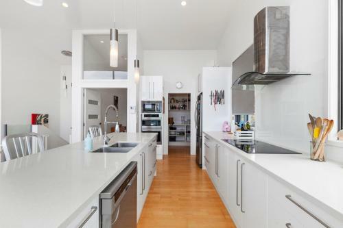 Slice Of Paradise - Gulf Harbour Holiday Home