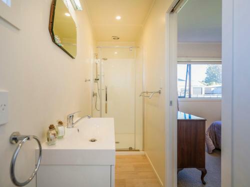 Beach Life Bach - Whangamata Holiday Home