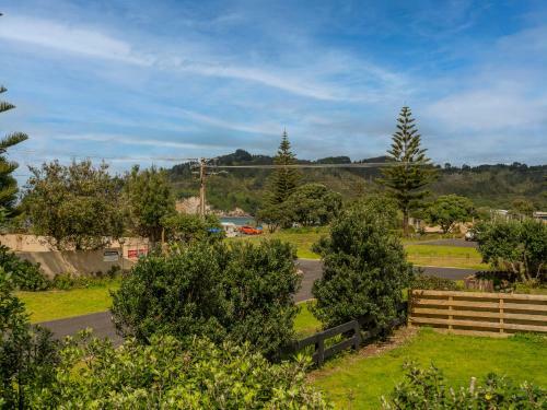 Bach On Pipi - Whangamata Holiday Home
