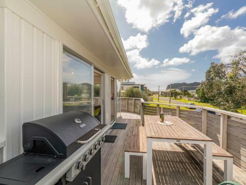 Bach On Pipi - Whangamata Holiday Home