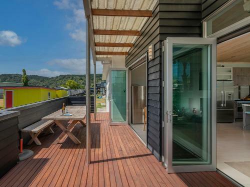 Castaway Bach - Whangamata Holiday Home