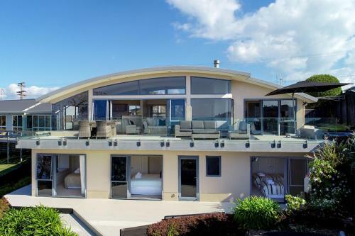 Oneroa Bay Views