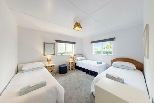 Taranaki Beach House - Great Sea Views