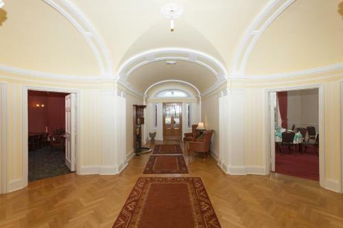 Hostal Woodland House Hotel