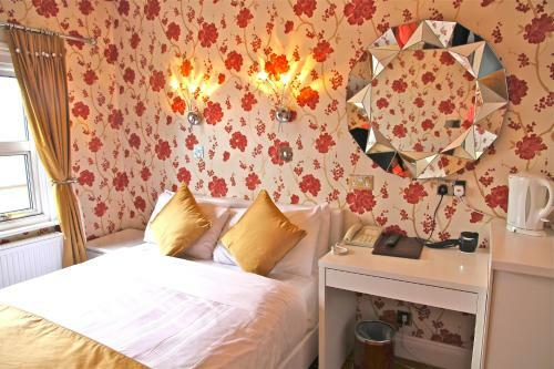 Hostal Crompton Guest House