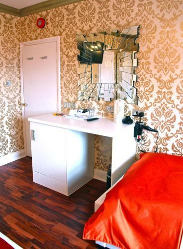 Hostal Crompton Guest House