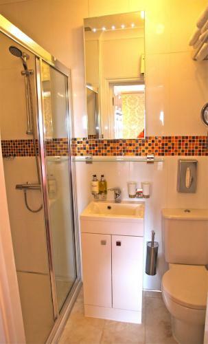 Hostal Crompton Guest House