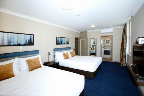 The Com Plex Motel
