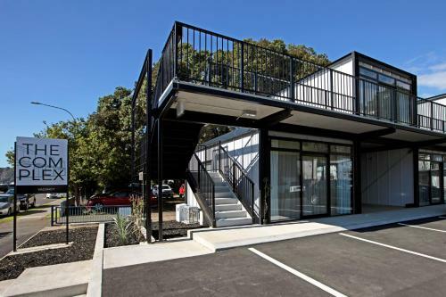 The Com Plex Motel