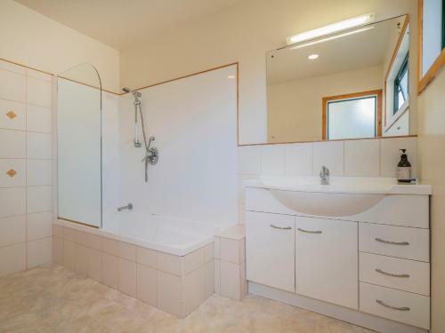 Sensational On Centennial - Whitianga Holiday Home