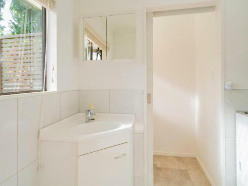Hosts On The Coast Persimmon Cottage