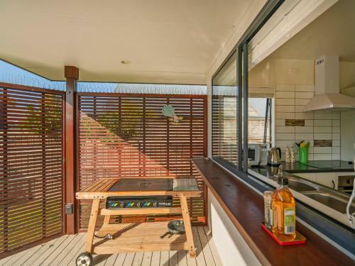 Sunlight Bach - Whitianga Holiday Home