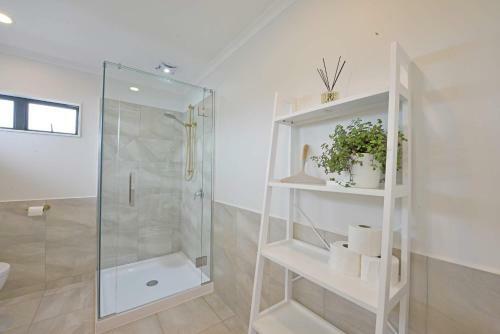 Escape To High End Comforts On Riverton