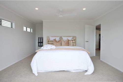 Escape To High End Comforts On Riverton
