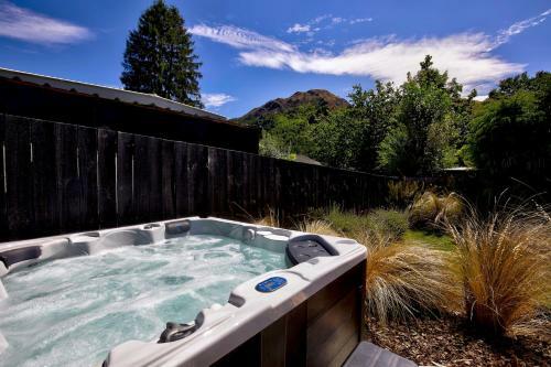 The Red Cottage With Spa