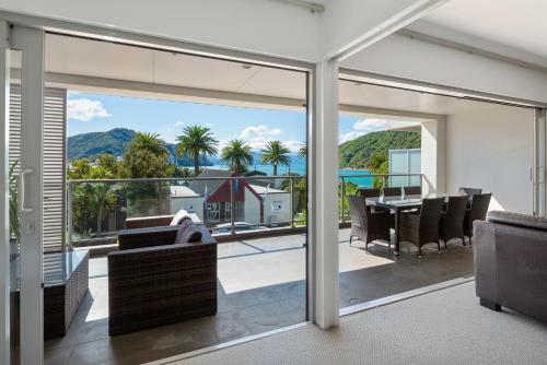Luxury Waterfront Apartment - Abode No 1