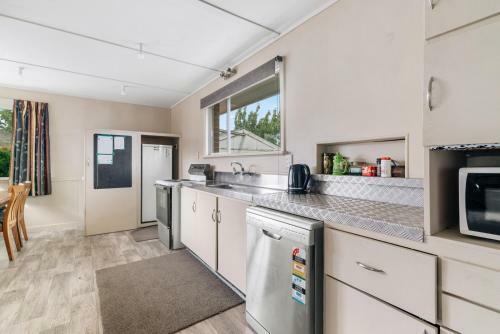 Cromwell Cottage - Cromwell Holiday Home
