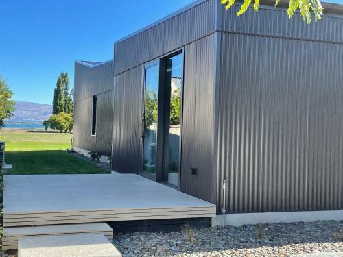 Pisa House Lakefront Boutique B&B