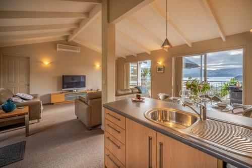 Scenic On Selwyn - Akaroa Holiday Home