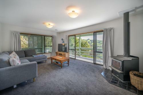 Libeau Lane Views - Akaroa Holiday Home