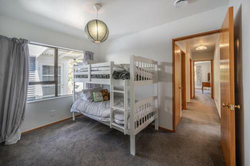 Libeau Lane Views - Akaroa Holiday Home
