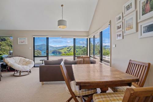 Sun Baked Akaroa Views - Akaroa Holiday Home