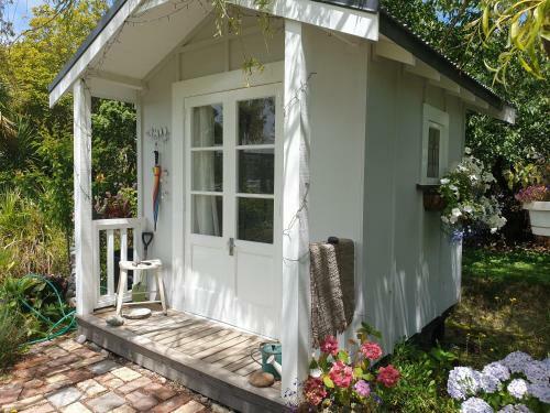 Hostal Cabins On Tudor Bed & Breakfast