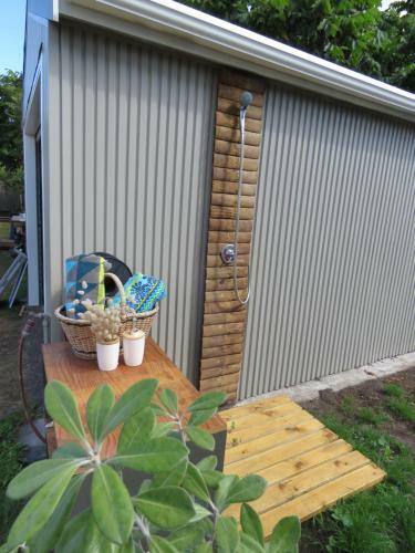 Hostal Pohutukawa Bach