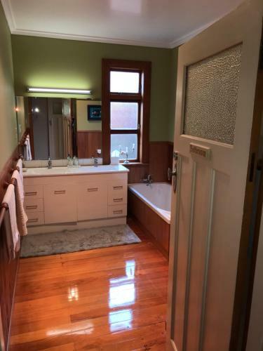 School Lane B&B Wr.