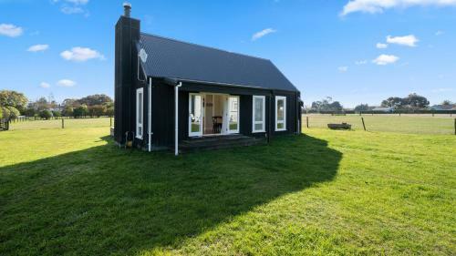 Te Whare Hipi - Martinborough Holiday Home