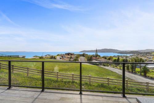 Waterview - Cable Bay Holiday Home