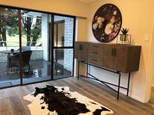 Luxury K-lodge With Golf Course View-rotorua